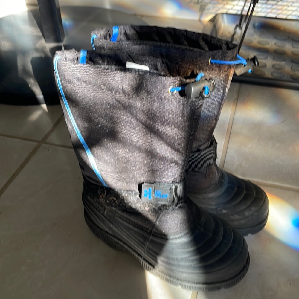 Boys boots